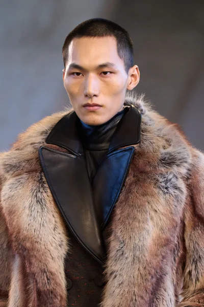 Look 15